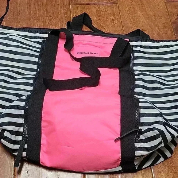 New condition Victoria secret large bag with zippers - Picture 1 of 4